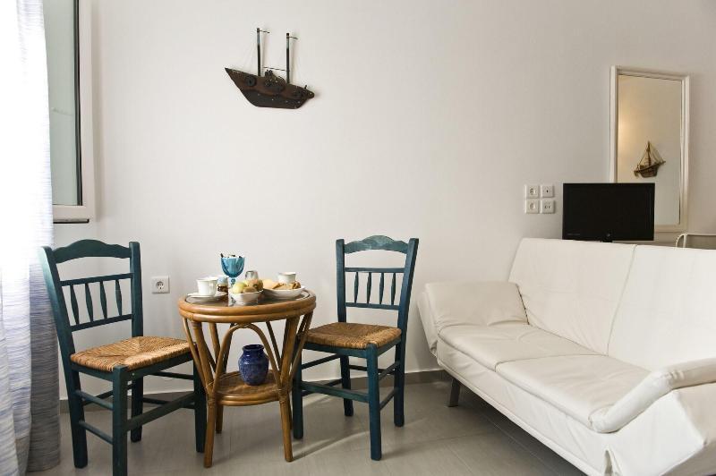 Tsakanos Home Adámas Eksteriør bilde