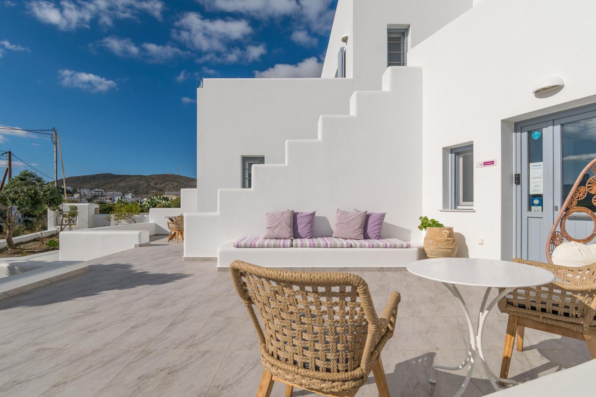 Tsakanos Home Adámas Eksteriør bilde